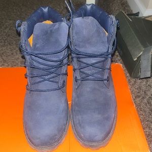 Medium blue timberlands